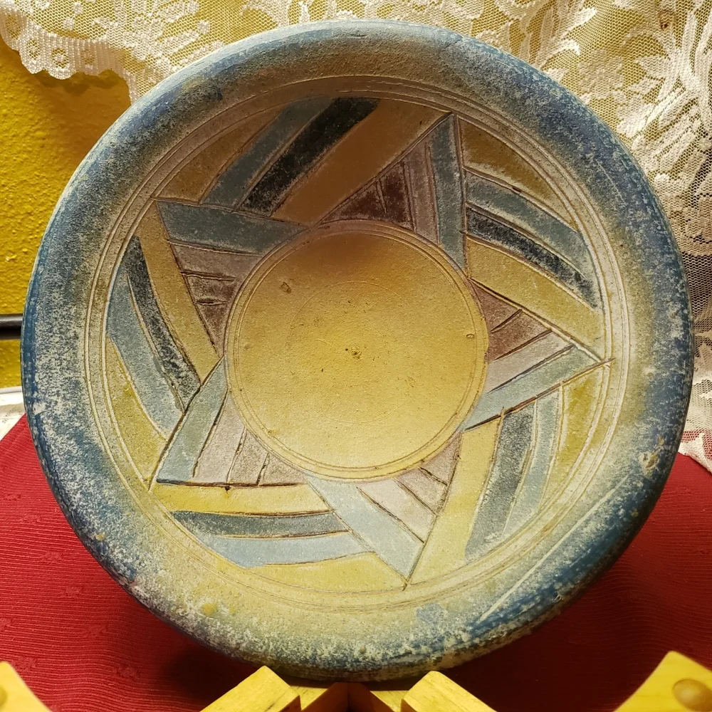 Vtg Heavy Ceramic Etched Bowl W/Wooden Stand